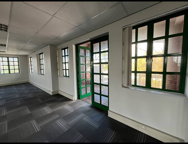 256M² OFFICE TO LET IN CLAREMONT